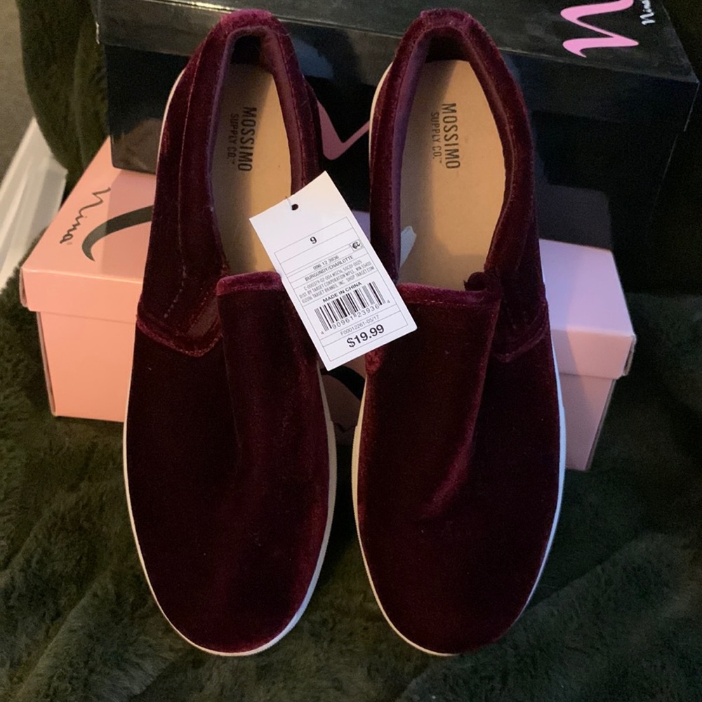 Mossimo (Target) velvet "Van's" style boat shoes in burgundy